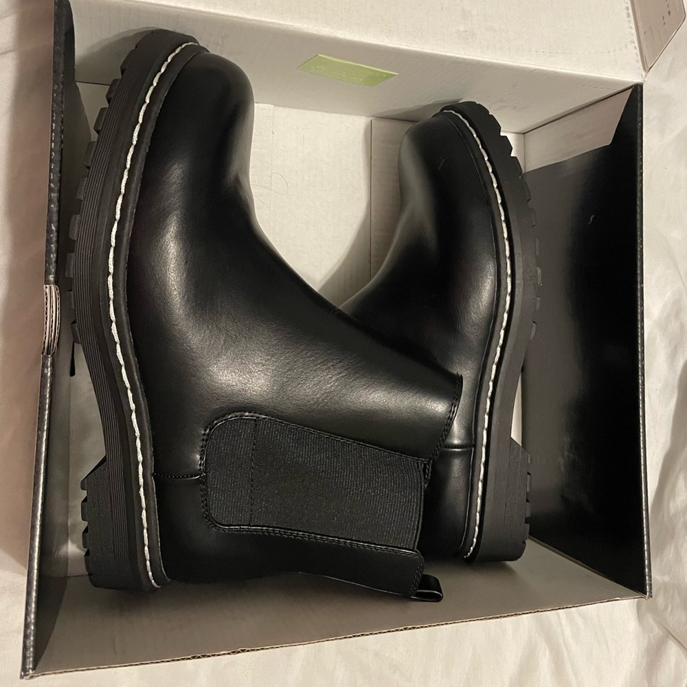Torrid size 9 boots